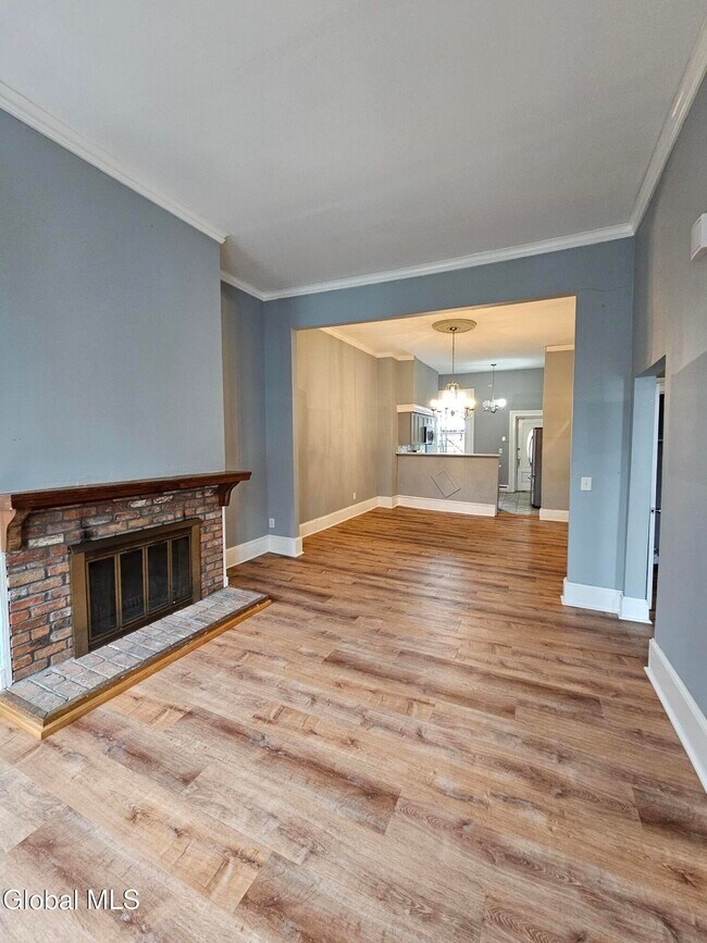 Building Photo - 32 1st St