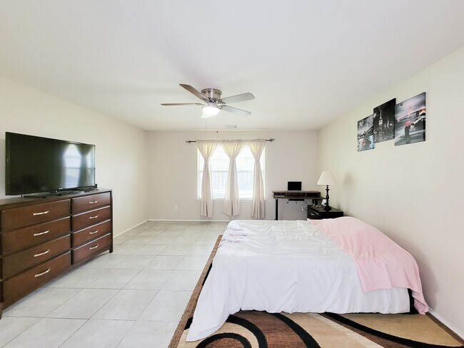 Building Photo - Comfort meets style in this home situated ...