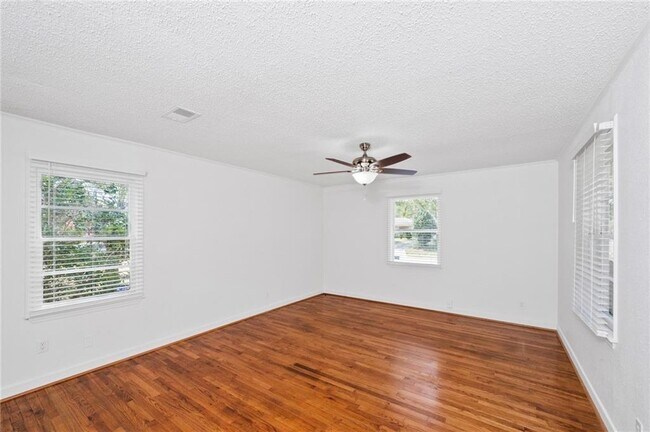 Building Photo - 522 Pine St