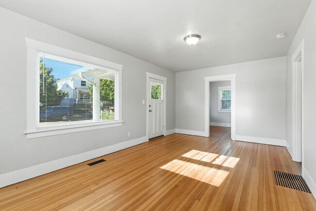 Building Photo - 3155 N Farragut St