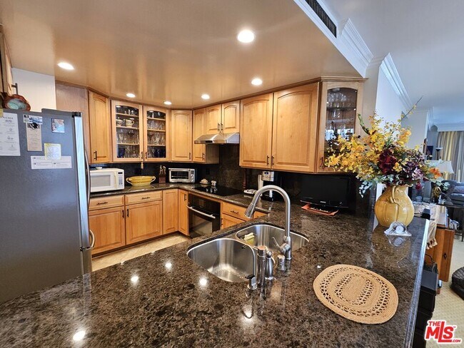 Building Photo - 2160 W Century Dr