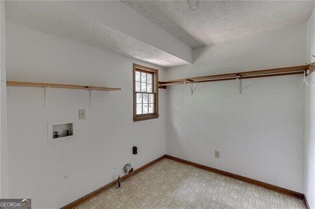 Building Photo - 766 Chesterfield Dr