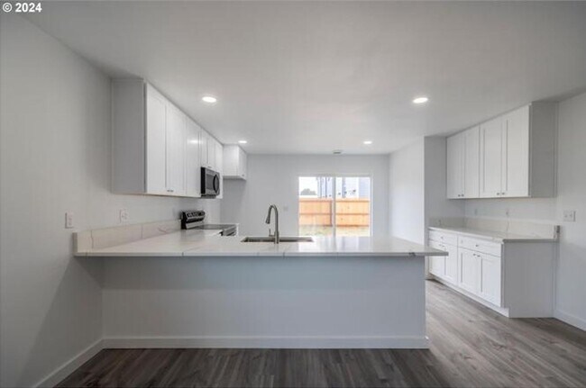 Building Photo - 2166