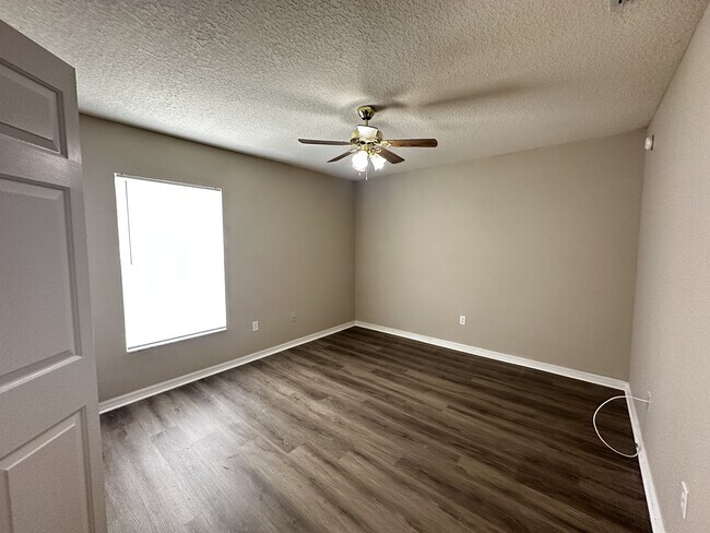 Building Photo - 9 Cedar Cir