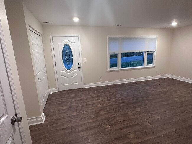 Building Photo - 1200 Algonquin Rd