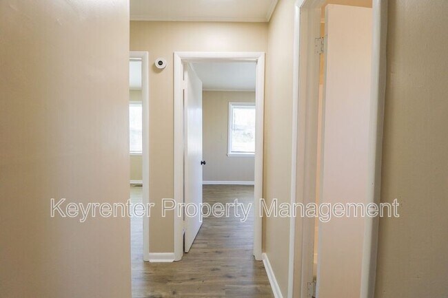 Building Photo - 1705 Bixby Rd