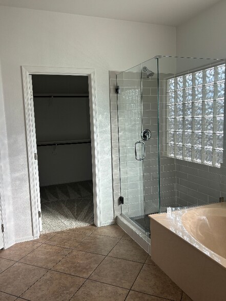 Building Photo - 13779 W Earll Dr