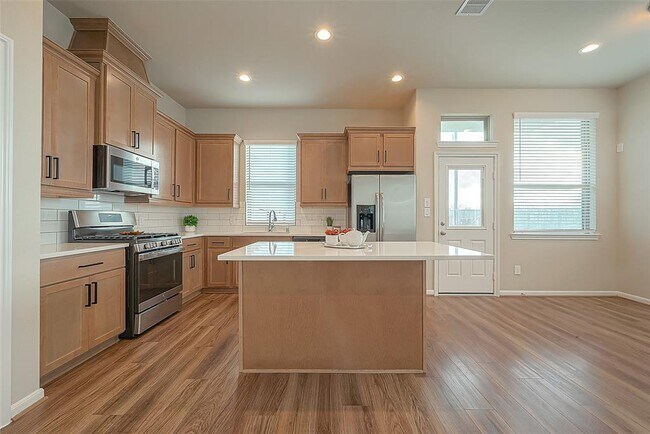 Building Photo - 8700 Laurel Crest Dr