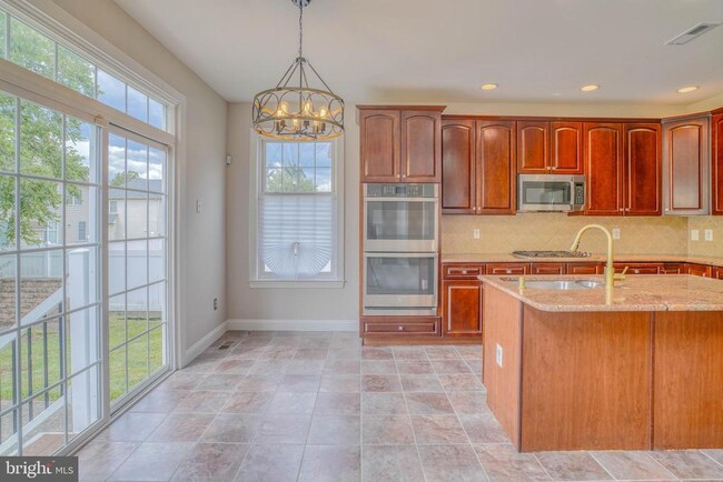 Building Photo - 9902 Player Dr