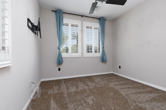 Building Photo - First floor unit in luxury gated Summerlin...