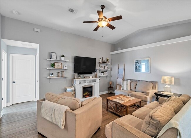 Building Photo - 8390 Island Dr
