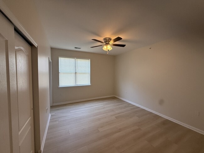 Building Photo - 924 Southmoor Dr