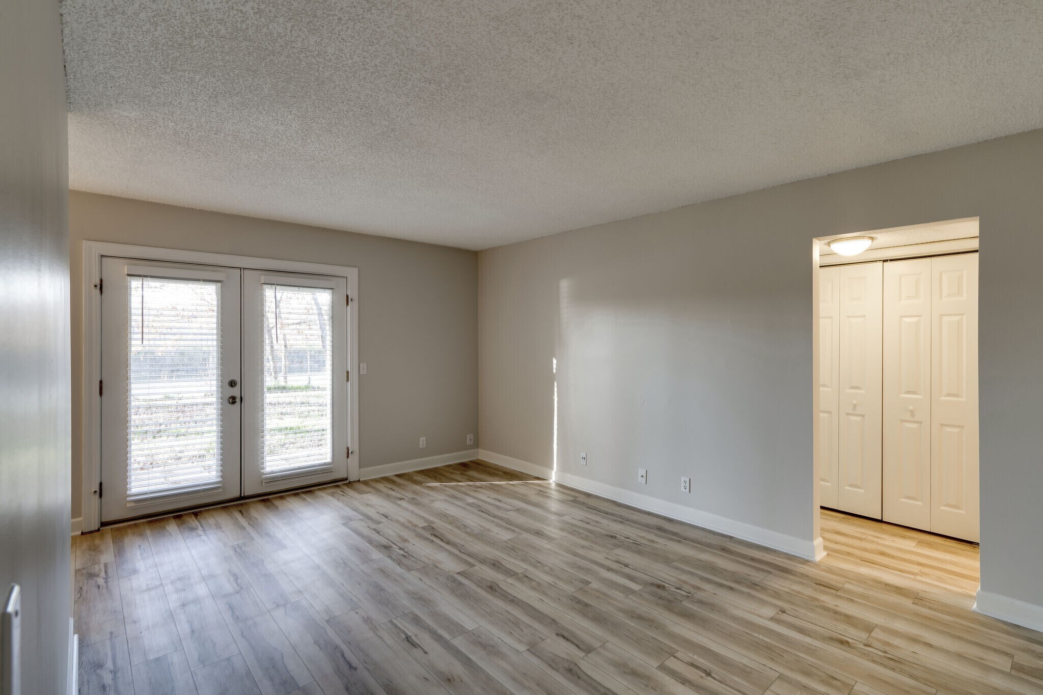 Building Photo - 515 Basswood Ave