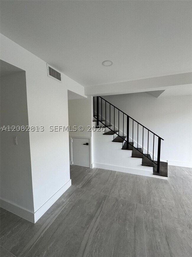 Building Photo - 6628 SW 41st St