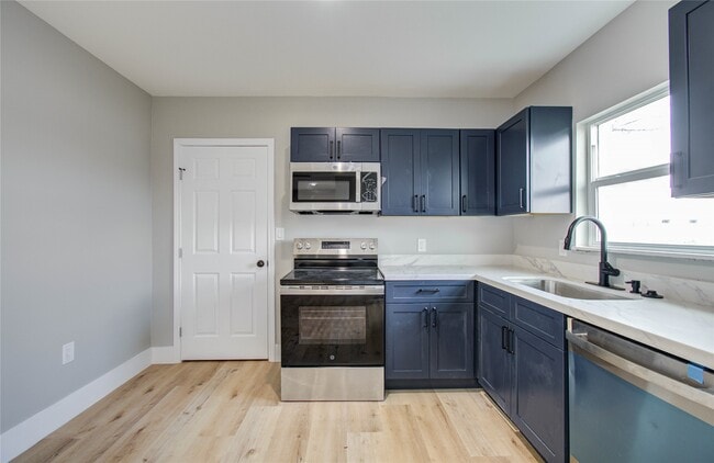 Building Photo - 114 S Iowa St