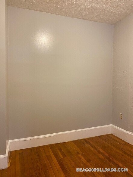 Building Photo - 72 Revere St