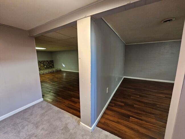 Building Photo - Spacious 3 Bedroom, 1.5 Bath House with Detached Garage