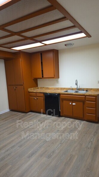 Building Photo - 33123 9th St