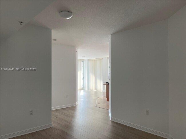 Building Photo - 1755 E Hallandale Beach Blvd