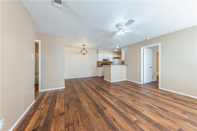 Building Photo - 2604 S Bagdad Rd