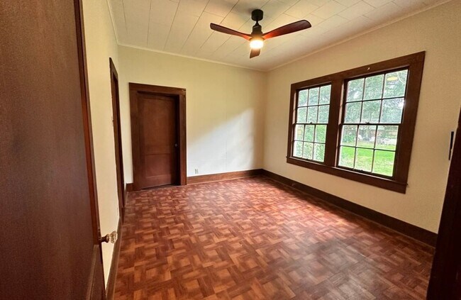 Building Photo - 426 Bellevue St