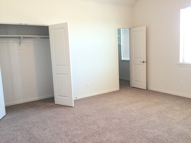 Building Photo - GORGEOUS 3 BEDROOM TOWNHOUSE LOCATED IN VILLAS AT STONEGATE IN MCKINNEY!