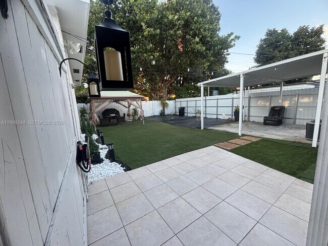 Building Photo - 434 Tamiami Blvd