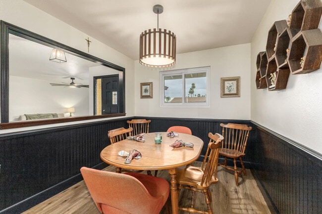 Building Photo - 617 E Ellis Dr