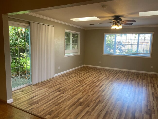 Building Photo - Advent - Stunning Three Bedroom House W/ T...