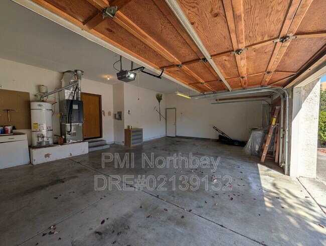 Building Photo - 3275 Formby Ln