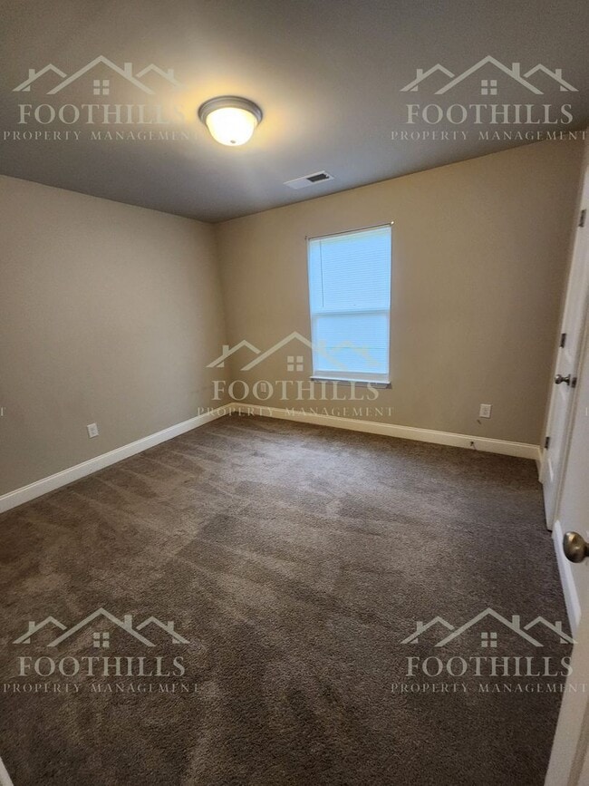 Building Photo - 104 David St