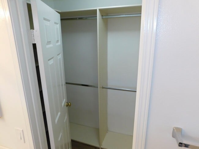 Building Photo - Beautiful 3 BD + Loft 2.5 BA Two Story SFR, close to The Marketplace!