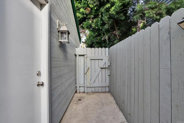 Building Photo - 410 Stratford Ct