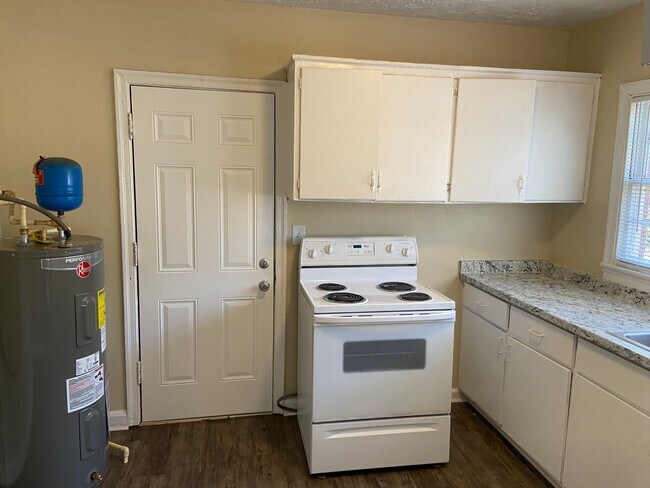 Building Photo - **TOTAL ELECTRIC**2 or 3 Bedroom / 1 Bathroom Home near Ft. Benning***