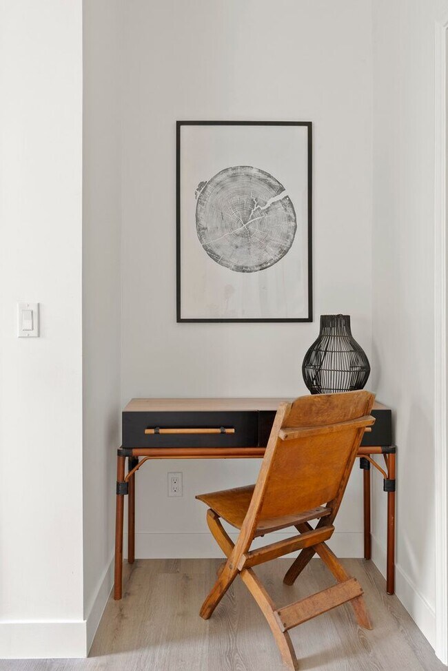 Building Photo - Stunning brand new construction, modern lu...