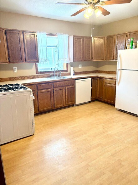 Building Photo - 74 Vernon St