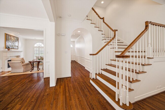 Building Photo - 2214 Potomac Dr