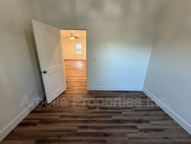 Building Photo - 829 Hamilton St