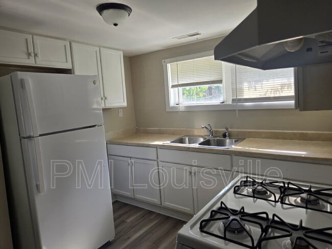 Building Photo - 451 N 25th St