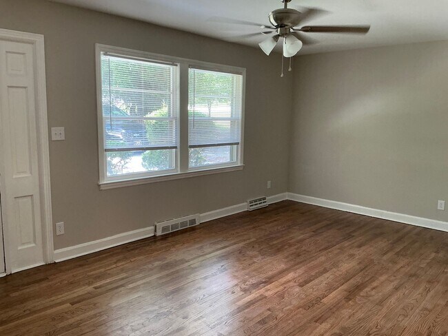 Building Photo - Now Available! Newly Renovated 3 BR/2 BA i...