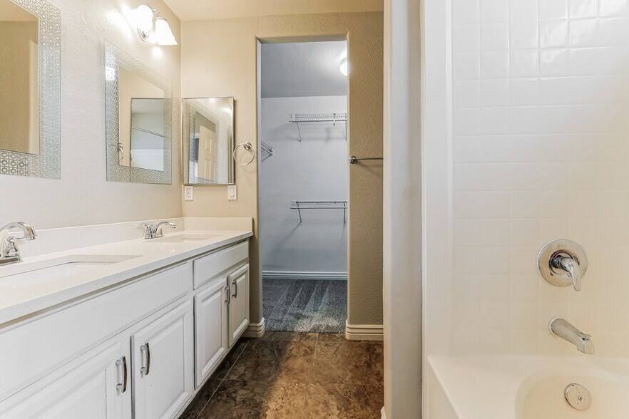 Building Photo - 34042 N Mercedes Dr