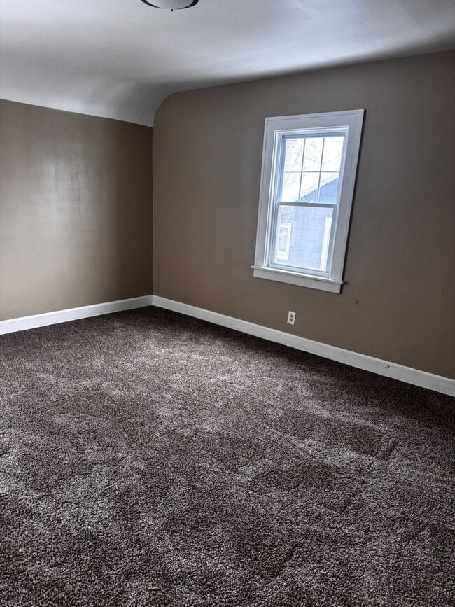 Building Photo - 912 Elbon Rd