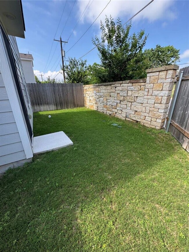 Building Photo - 63 Trinity Cir