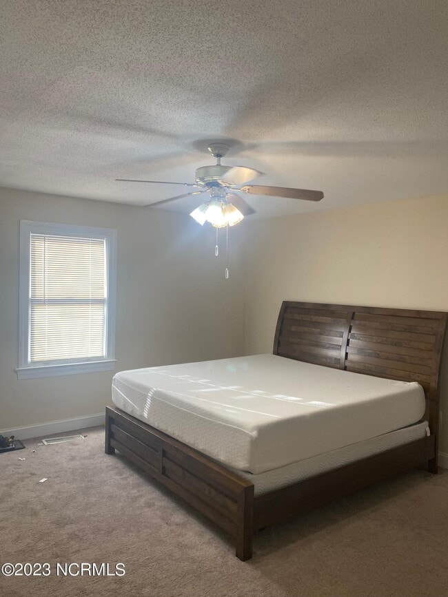 Building Photo - 6433 Country Club Dr