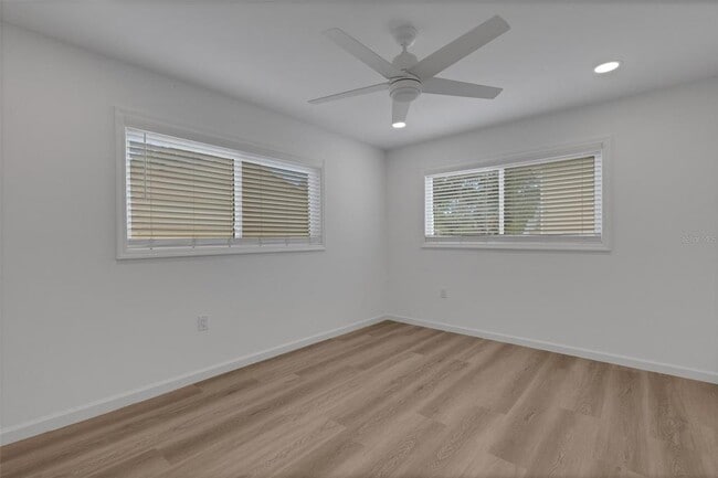 Building Photo - 2826 W Rainbow Cir