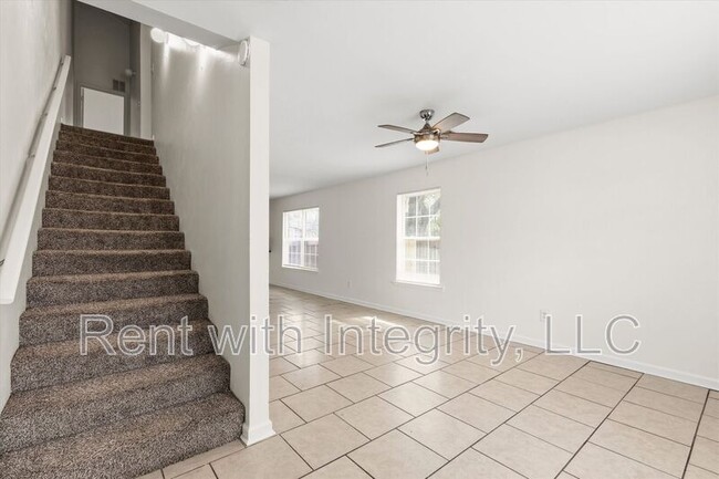 Building Photo - 735 Putnam Dr