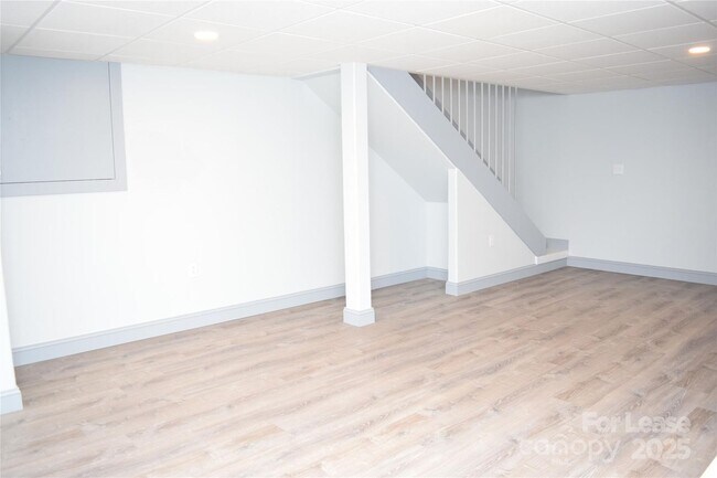 Building Photo - Available July 1st! $1950.00/month