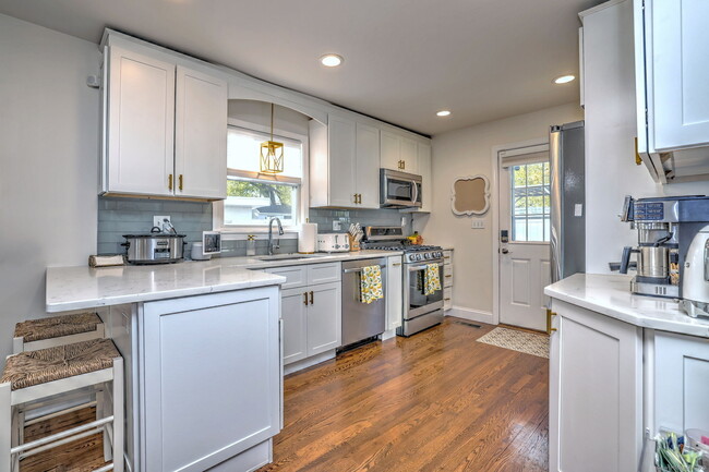 Building Photo - 40 Hazelwood Ave