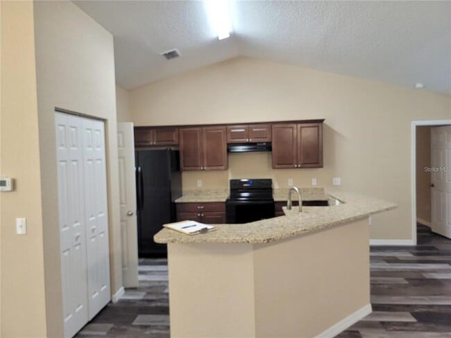 Building Photo - 45 Redwood Run