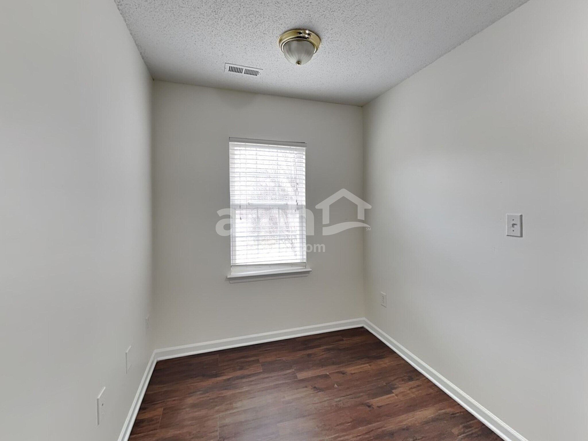 Building Photo - 108 Hampshire Dr